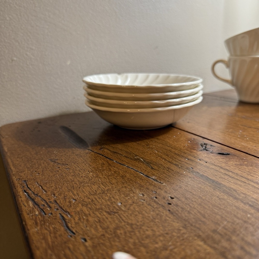 VTG 13 Piece Set-‎ White Swirl Unmarked-4 Fruit Bowls 4-Saucers-4 Mugs-1 Creamer - Picture 10 of 16